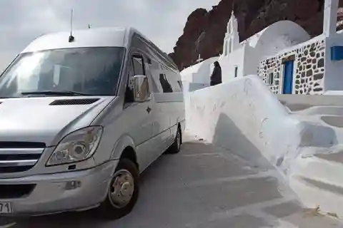 Santorin : Transfert privé entre l'aéroport, le port et les hôtels