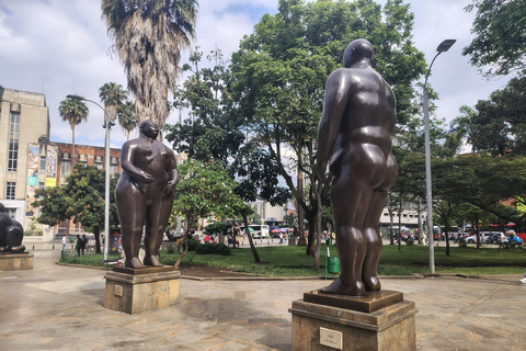 Medellín: Tour guiado a pie con paradas gastronómicas