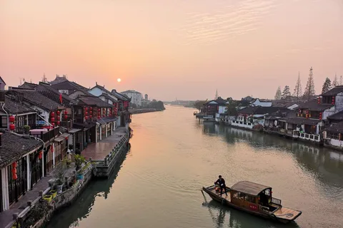 Shanghai Highlights and Zhujiajiao Water Town Private Tour