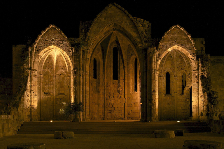 Tour nocturno de la ciudad de Rodas con cena y crucero