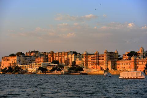 Udaipur: tour privato della città di un'intera giornata con giro in barca opzionale