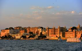 Udaipur: Full Day Private City Tour with Optional Boat Ride