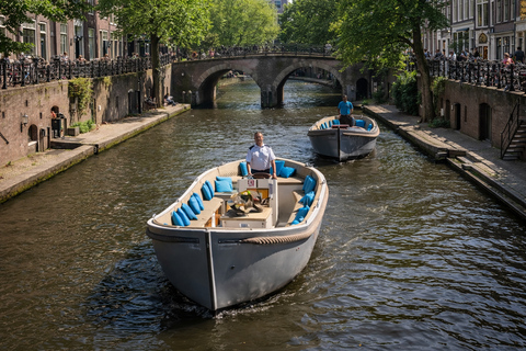 Utrecht: Open Boat Canal Tour with Live Guide Utrecht: Open Boat Canal Cruise with Live Guide