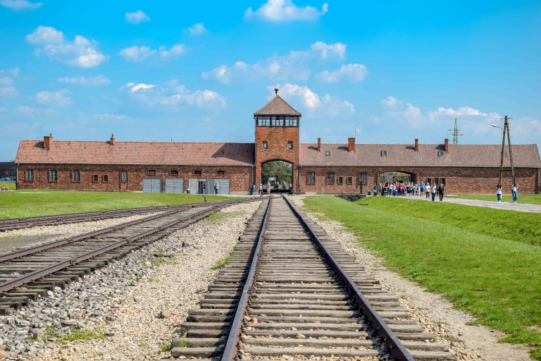 Vanuit Warschau: Rondleiding naar Auschwitz-Birkenau en KrakauTour in het Engels
