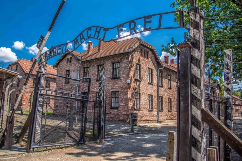 Von Warschau aus: Geführte Tour nach Auschwitz-Birkenau und KrakauTour auf Englisch
