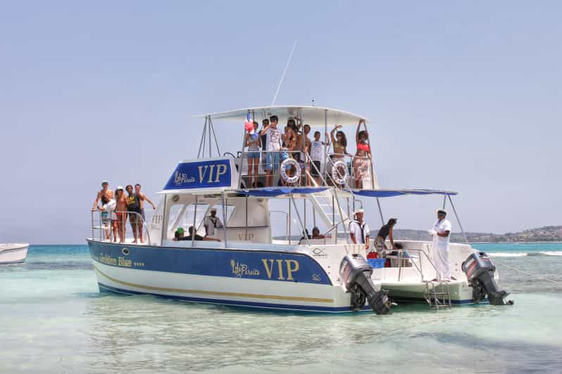 cayo arena catamaran tour