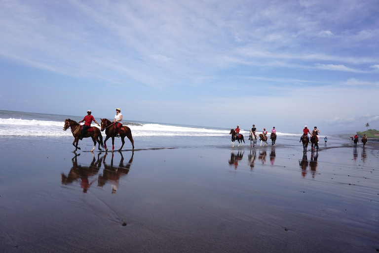 Langudu : équitation sur la plage et à travers les rizières