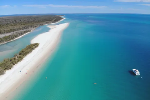 Von Hervey Bay aus: Halbtägige K'gari Fraser Island Beach Cruise