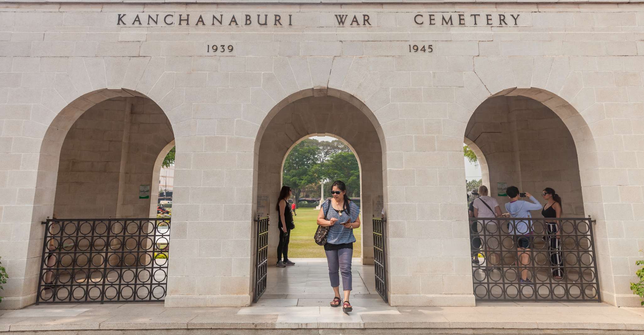 2-Day River Kwai Highlights & Jungle Rafts Floating Hotel - Hizvo