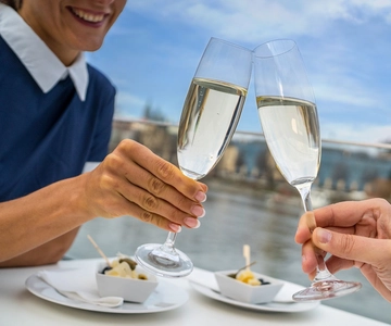 Prague: Evening Vltava River Eco Cruise with Prosecco