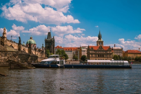 Praga: crucero ecológico nocturno por el río Vltava con Prosecco