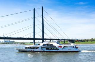 Düsseldorf: Bootsfahrt auf dem Rhein