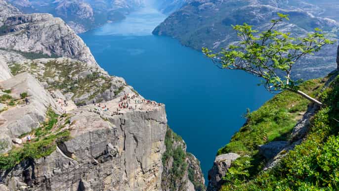 preikestolen viagem guiada de caminhada e canoa