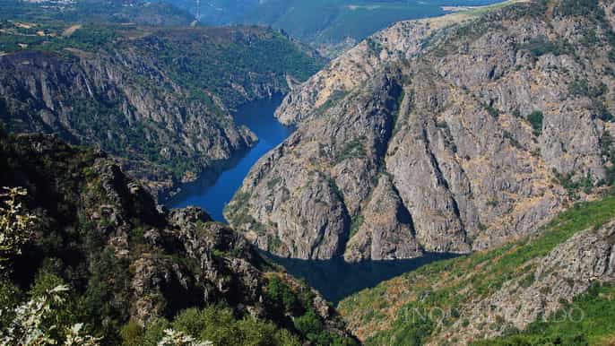 excursion to ribeira sacra from santiago de compostela
