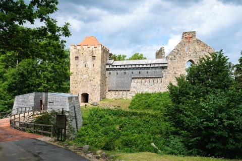 Sigulda Day Tour - Ruines du château, Gutmanala Grotto, & MoreVisite d'une journée à Sigulda - Ruines du château, grotte Gūtma &ala, etc.