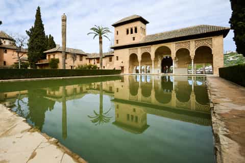 Granada y Alhambra: tour de 1 día desde Sevilla