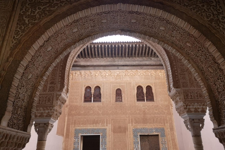 Vanuit Sevilla: dagtour Granada en Alhambra met ticketRondleiding in het Spaans, Engels, Italiaans en Frans