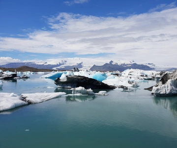 Reykjavík: 2-Day Tour with Icebergs, Glaciers & Waterfalls