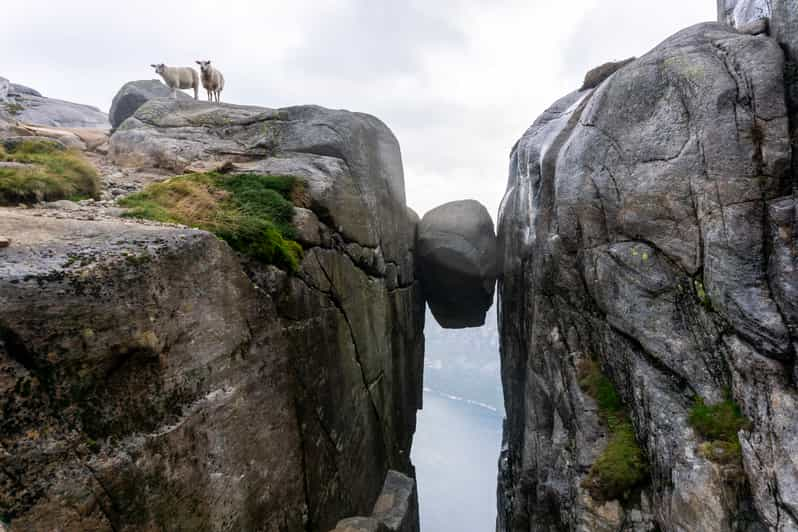 Ab Stavanger Gefuhrte Herbstwanderung Nach Kjerag Getyourguide