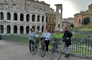 Rom bei Nacht: Kleingruppen-E-Bike-Tour