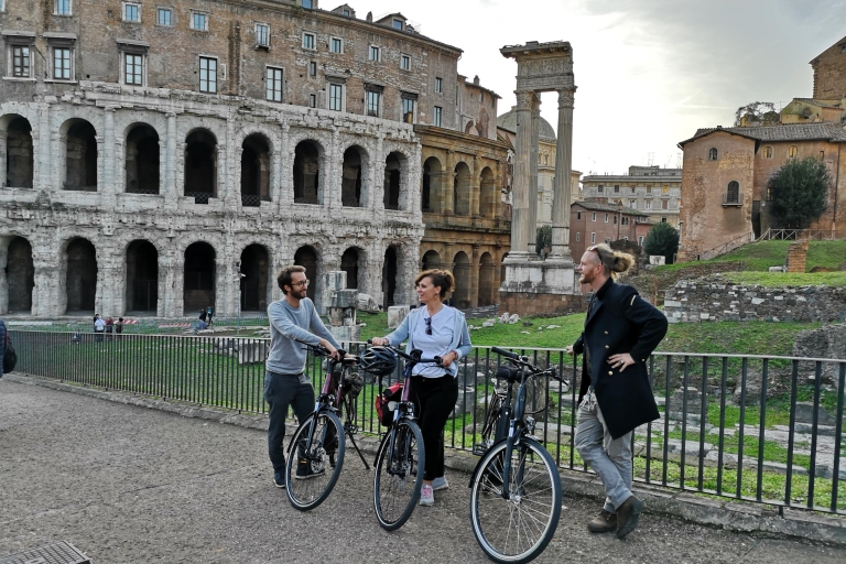 Roma de noche: tour en bicicleta eléctrica para grupos pequeñosDeutsch - Rom bei Nacht E-Bike Tour