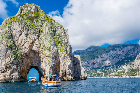 Sorrento: Capri and Blue Grotto Boat Cruise with DrinksTour in Spanish