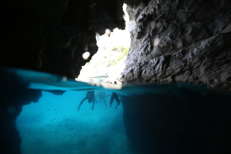 Sorrento: Capri und Blaue Grotte Bootsfahrt mit GetränkenTour auf Spanisch