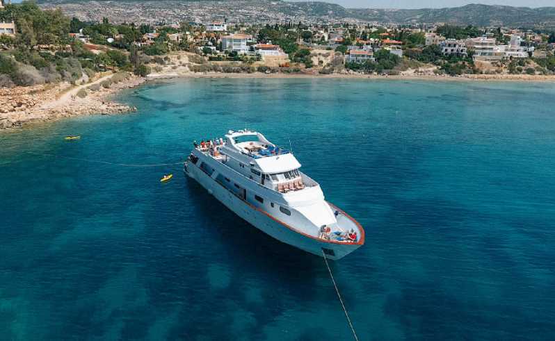Van Pafos: Ocean Flyer VIP cruise - alleen voor volwassenen