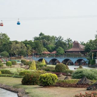Dżakarta: Indonezja w parku miniatur