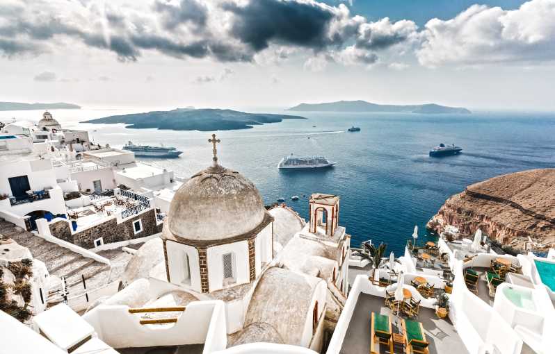 Santorini: Island Highlights Guided Day Trip with Oia Sunset