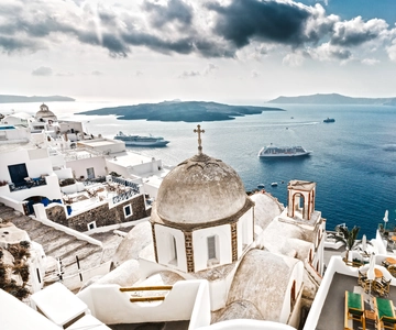 Santorini: Island Highlights Guided Day Trip with Oia Sunset