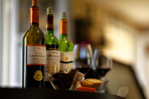 Saint-Emilion: Wine & Food Tasting at the Chateau’s Terrace