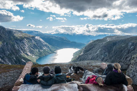 Odda: Trolltunga Via Ferrata, solnedgång och soluppgång