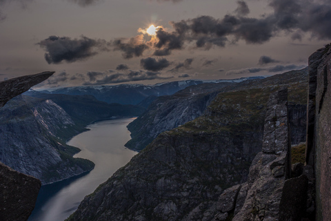 Odda: Trolltunga Via Ferrata, pôr do sol e nascer do sol