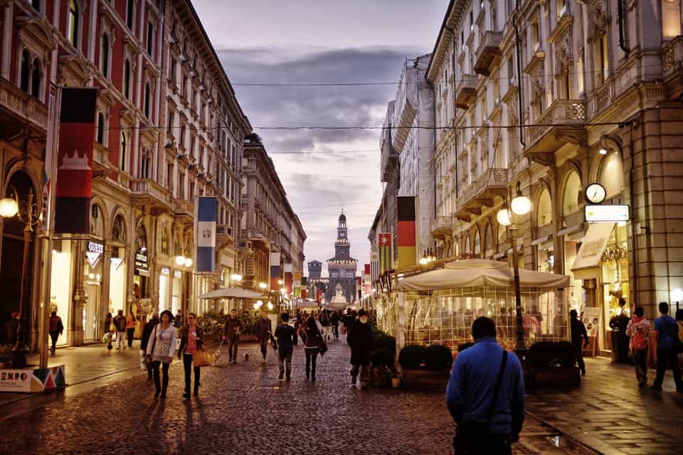 Mailand bei Nacht (Englisch)