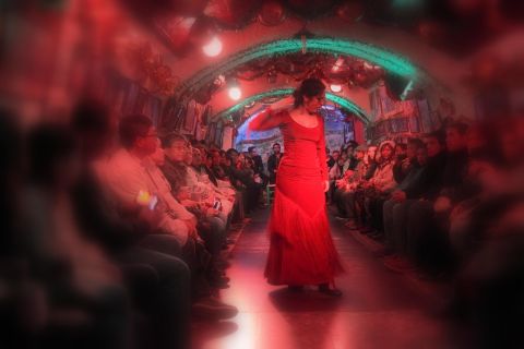 Гранада: шоу фламенко в пещерах Сакромонте
