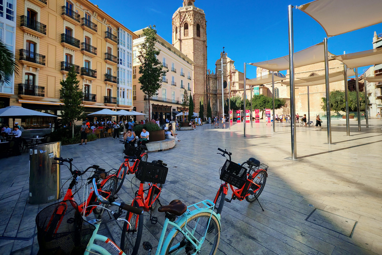 Valencia: tour guidato in e-bike dal centro storico alla Città delle ArtiTour guidato in bici d&#039;epoca