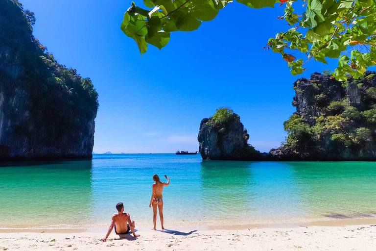 Krabi: Small Group Boat Tour to James Bond & Hong Islands
