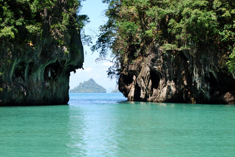Krabi: Small Group Boat Tour to James Bond & Hong Islands