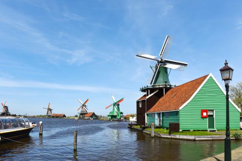 Amsterdam: Volendam, Edam and Windmills Live Guided Tour