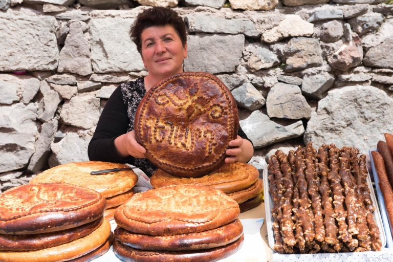 D'Erevan: excursion d'une journée à Garni et Geghard avec cours de pâtisserie