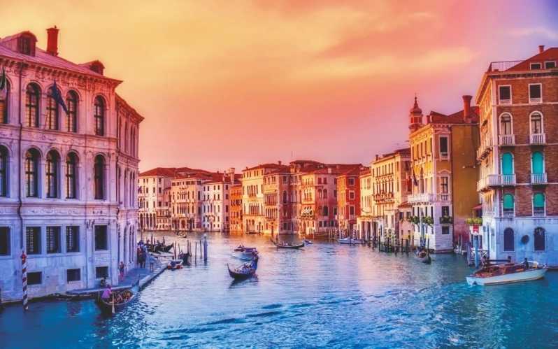 Венеция: 1-часовая поездка на гондоле по Большому каналу с гидом