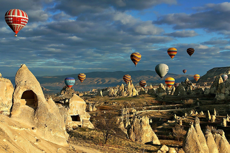 Vroege ochtendzonsopgang Luchtballontocht door Cappadocië