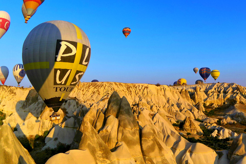 Excursão de balão de ar quente ao nascer do sol pela manhã na Capadócia