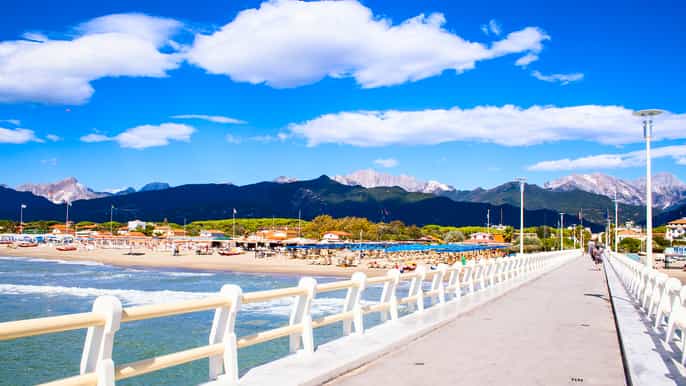 from florence pisa lucca forte dei marmi fullday tour