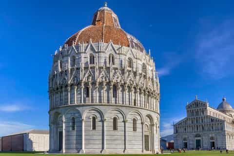 From Florence: Pisa, Lucca, Forte dei Marmi Full-Day Tour
