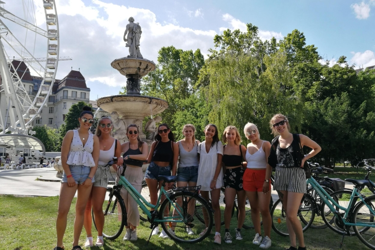Lo mejor de Budapest en bicicletaLo mejor de Budapest en bici con una comida húngara