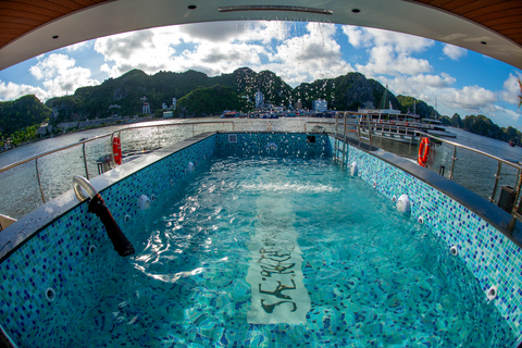 河内/卡巴兰哈湾游轮 - 皮划艇、按摩浴缸、滑水道河内/吉婆兰哈湾游船之旅：皮划艇、按摩浴缸、滑水道