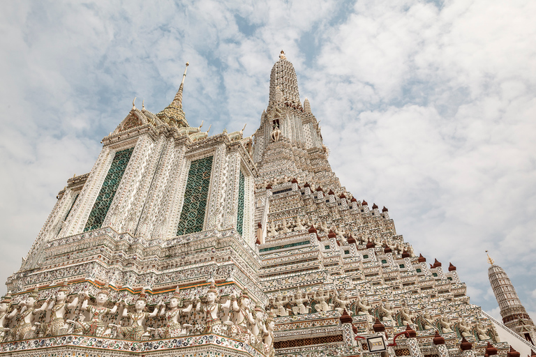 Bangkok: tour de 2 horas por Wat Arun, barcaza real y barco de cola larga