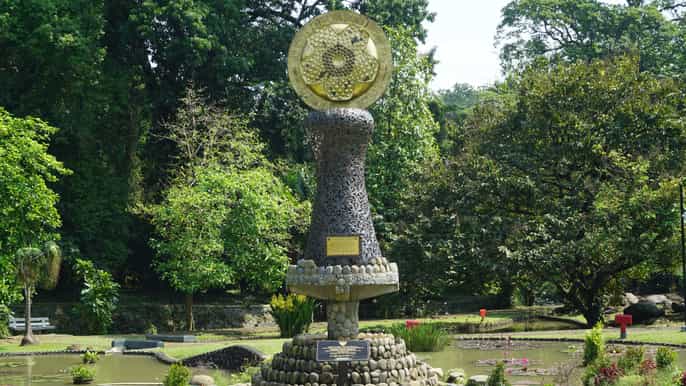 jakarta bogor cultural tour with botanical gardens visit
